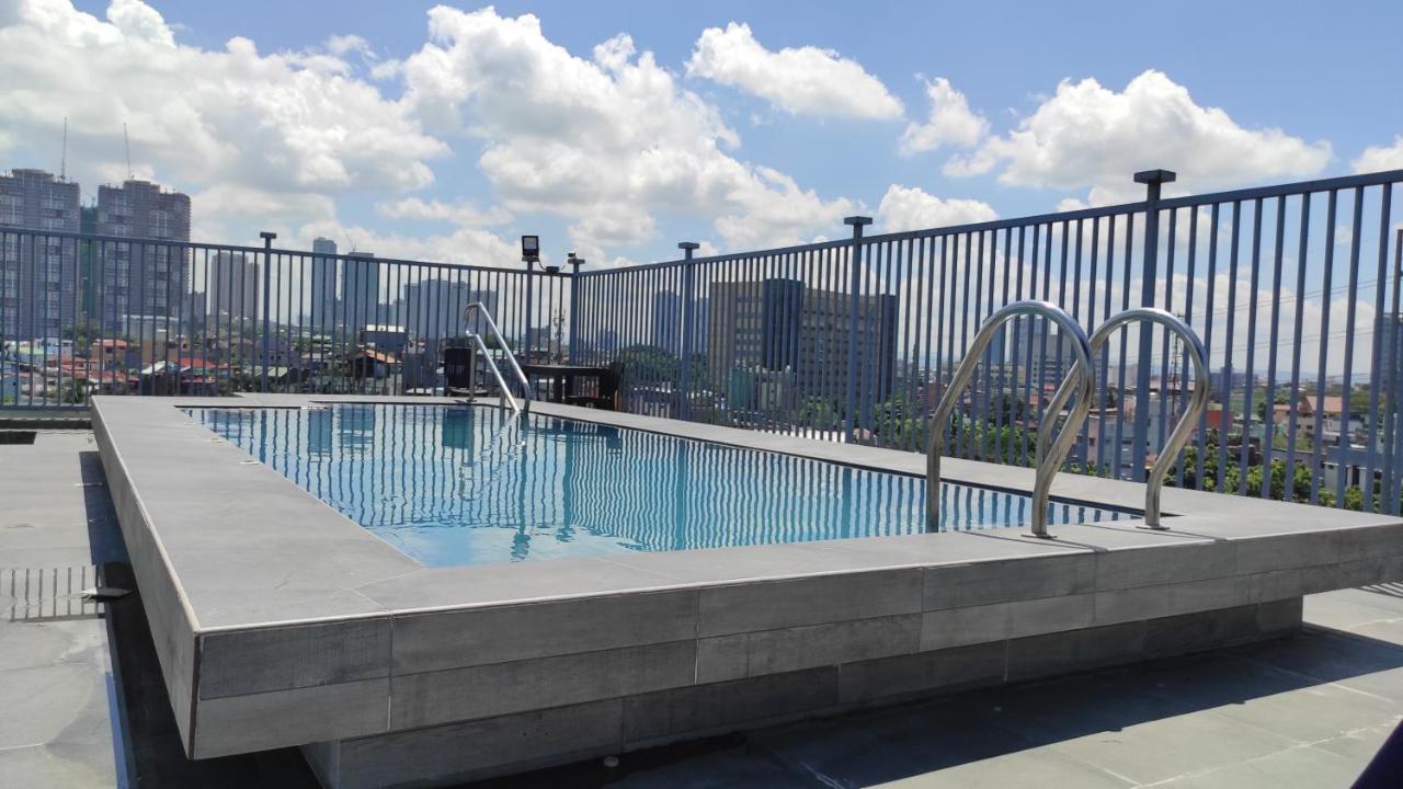 Nest Fort Bgc Макати Экстерьер фото
